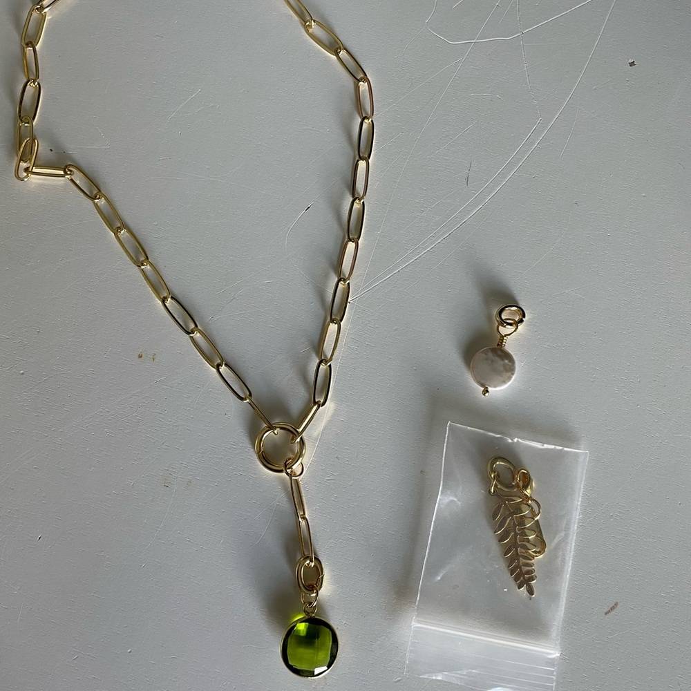 Link Gold Necklace with Green Pendant - Picture 3 of 5